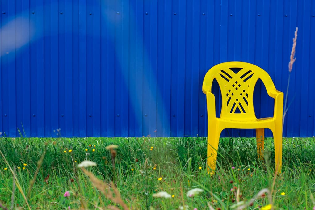 Innovación y diseño en sillas plásticas en Costa Rica